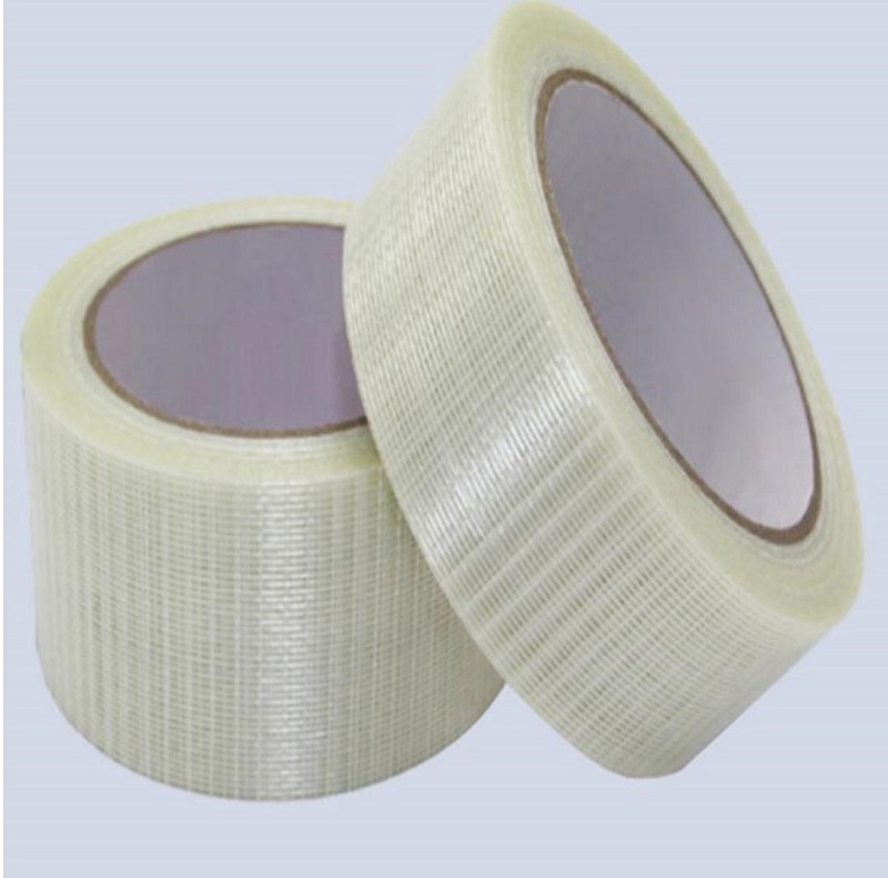 Karakter lan kaluwihan kinerja apa tape serat wis dibandhingake karo tape biasa?